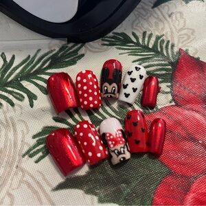 Mickey and Minnie press on nails